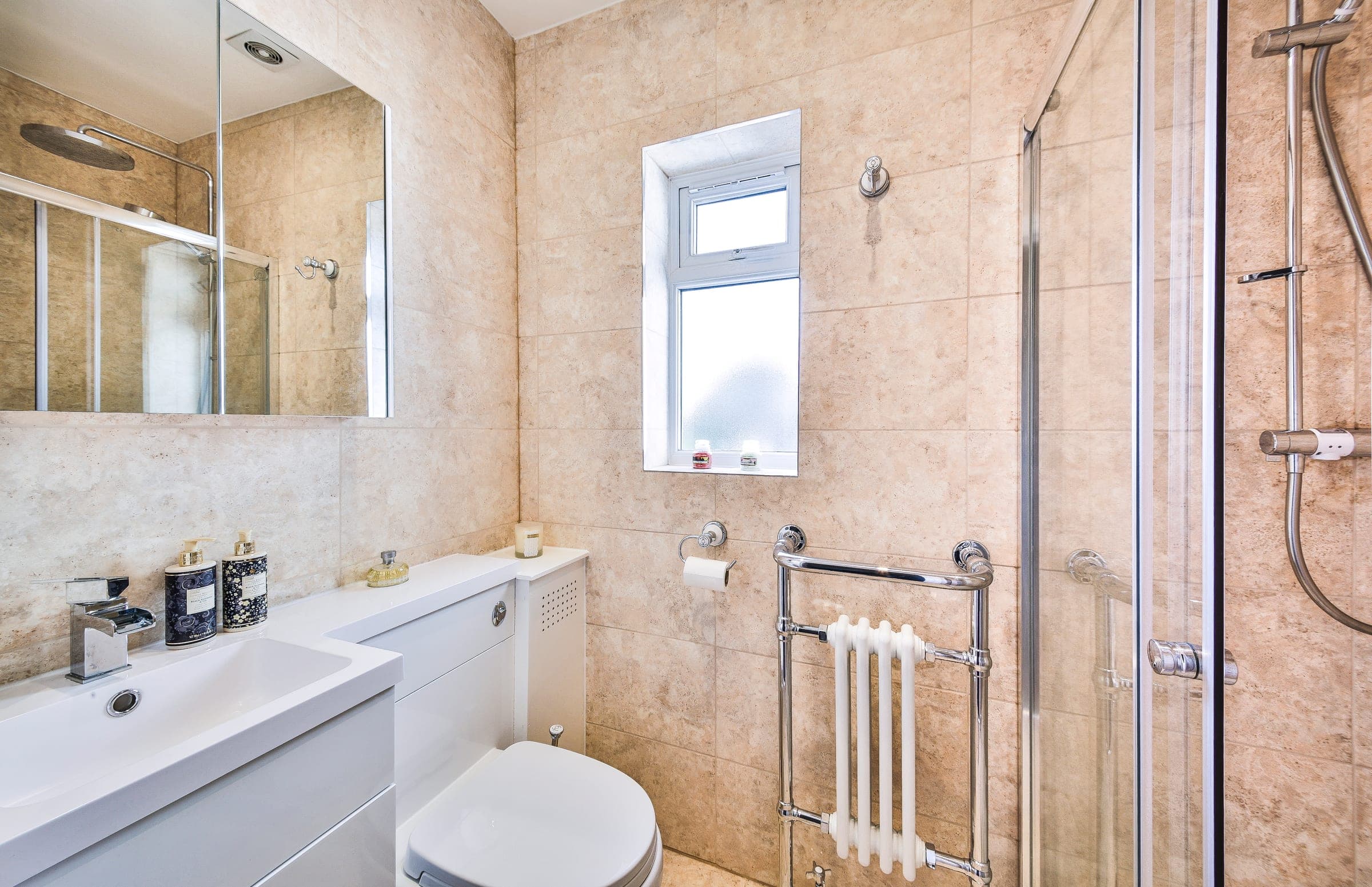 Family shower room. Stone-look tile
