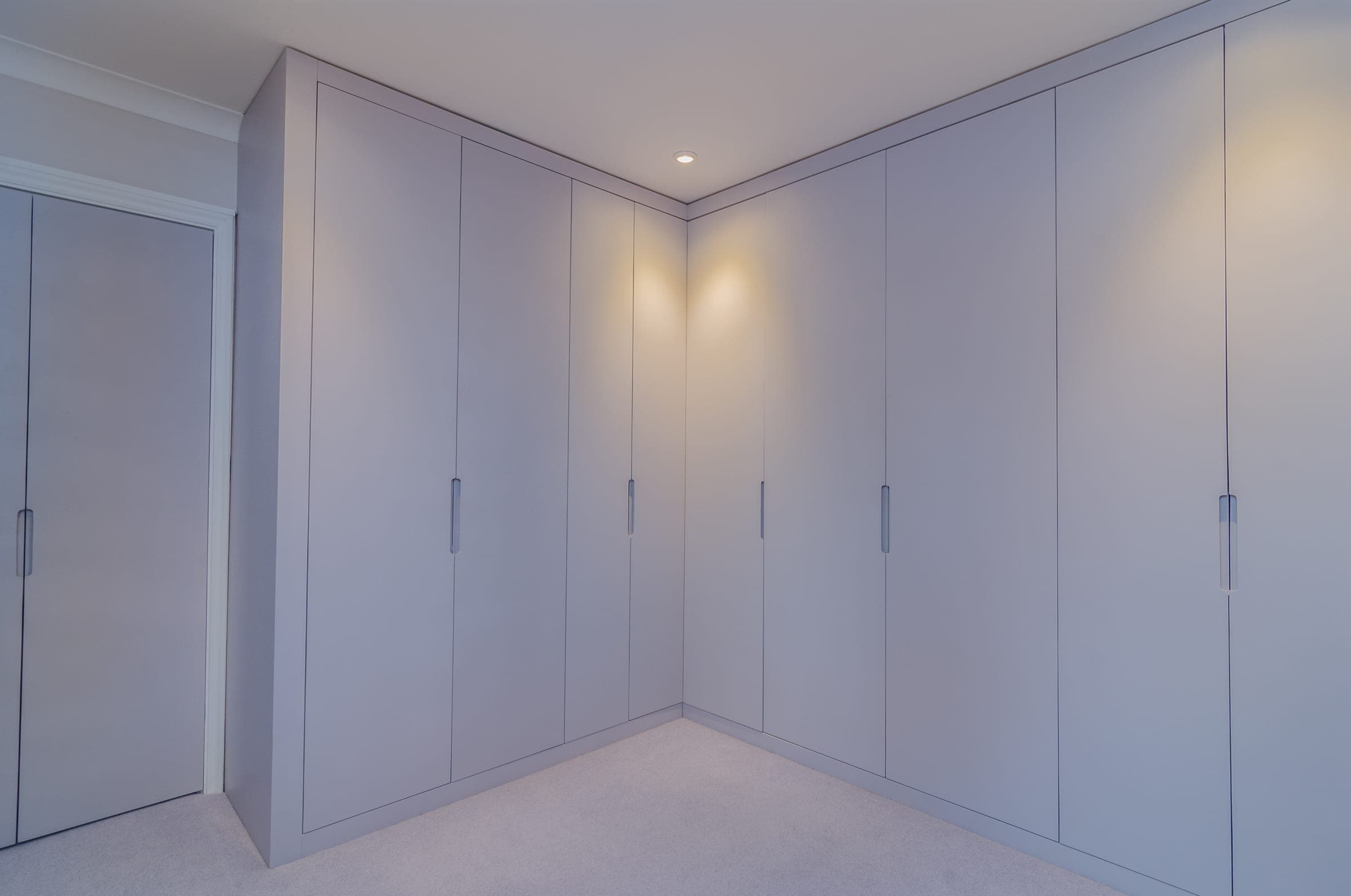 Dressing room, L-shaped fitted wardrobes
